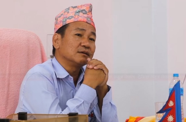 गाडी बेचेर सडकका खाल्डा टाल्न रोलर किन्ने धरानका मेयर साम्पाङको घोषणा
